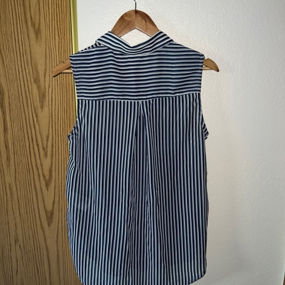 *LAST CHANCE* Women’s H&M Sleeveless Button-Down Blouse - Picture 2 of 5